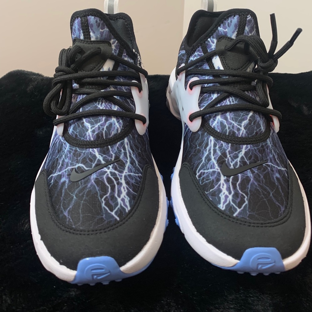 Nike - Picture 2 of 6